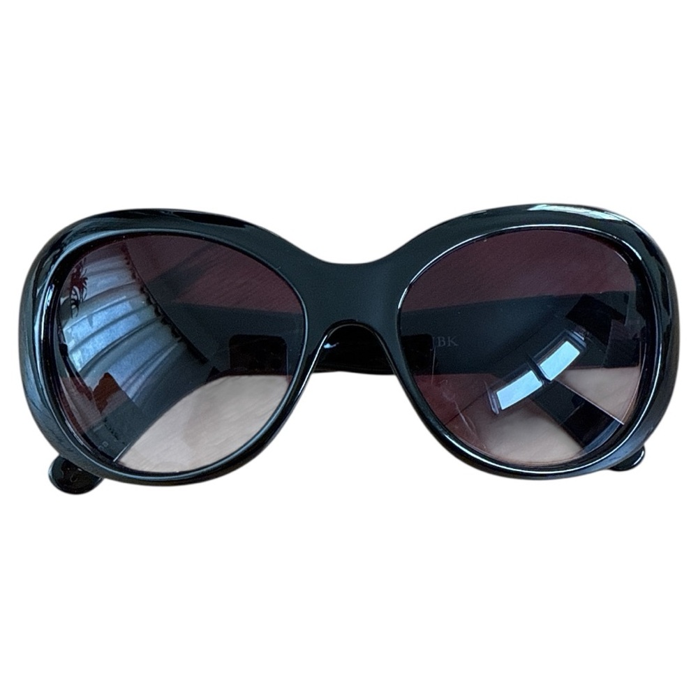 Black Retro-Inspired Oversized Sunglasses